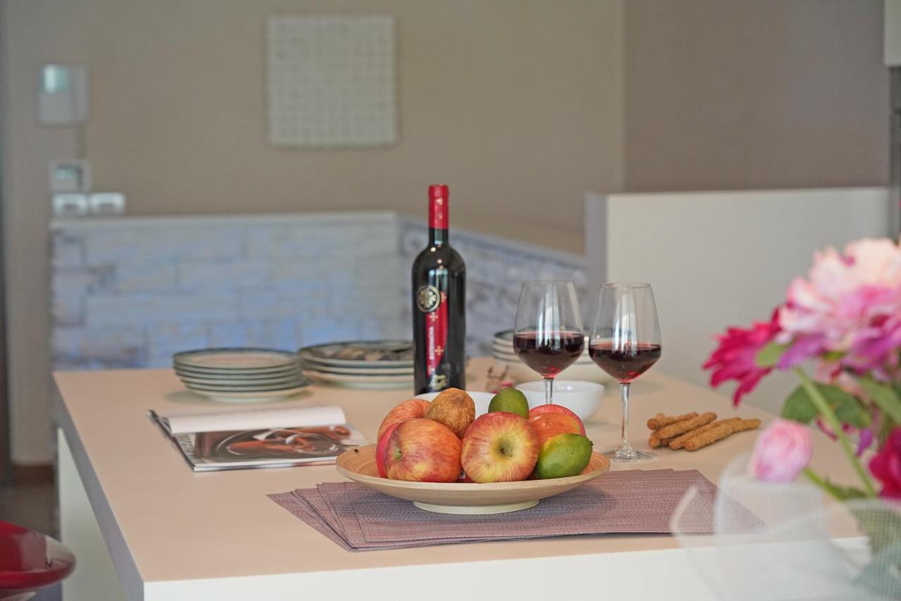 Giulia Luxury Apartment Sirmione Exterior photo